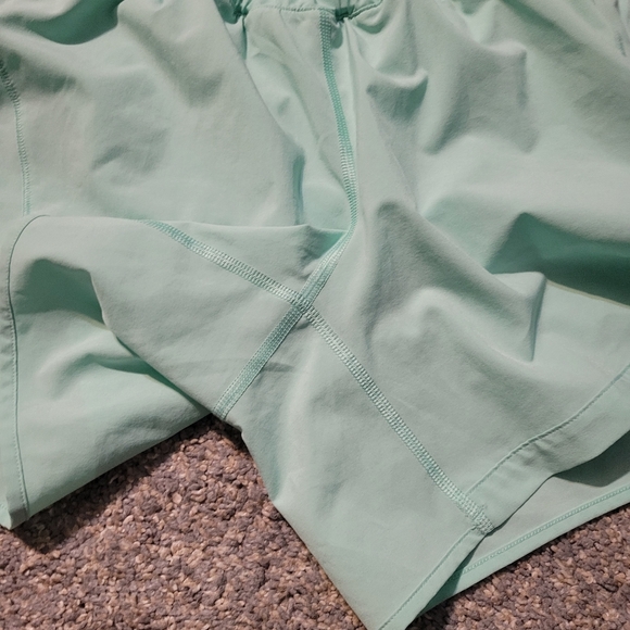Lululemon Track That Shorts Womens - Picture 8 of 8